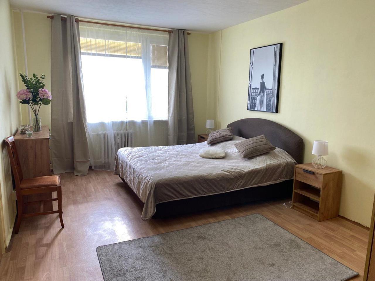 Apartmany 2Kk U Fakultni Nemocnice Volne Parkovani Градець-Кралове Екстер'єр фото