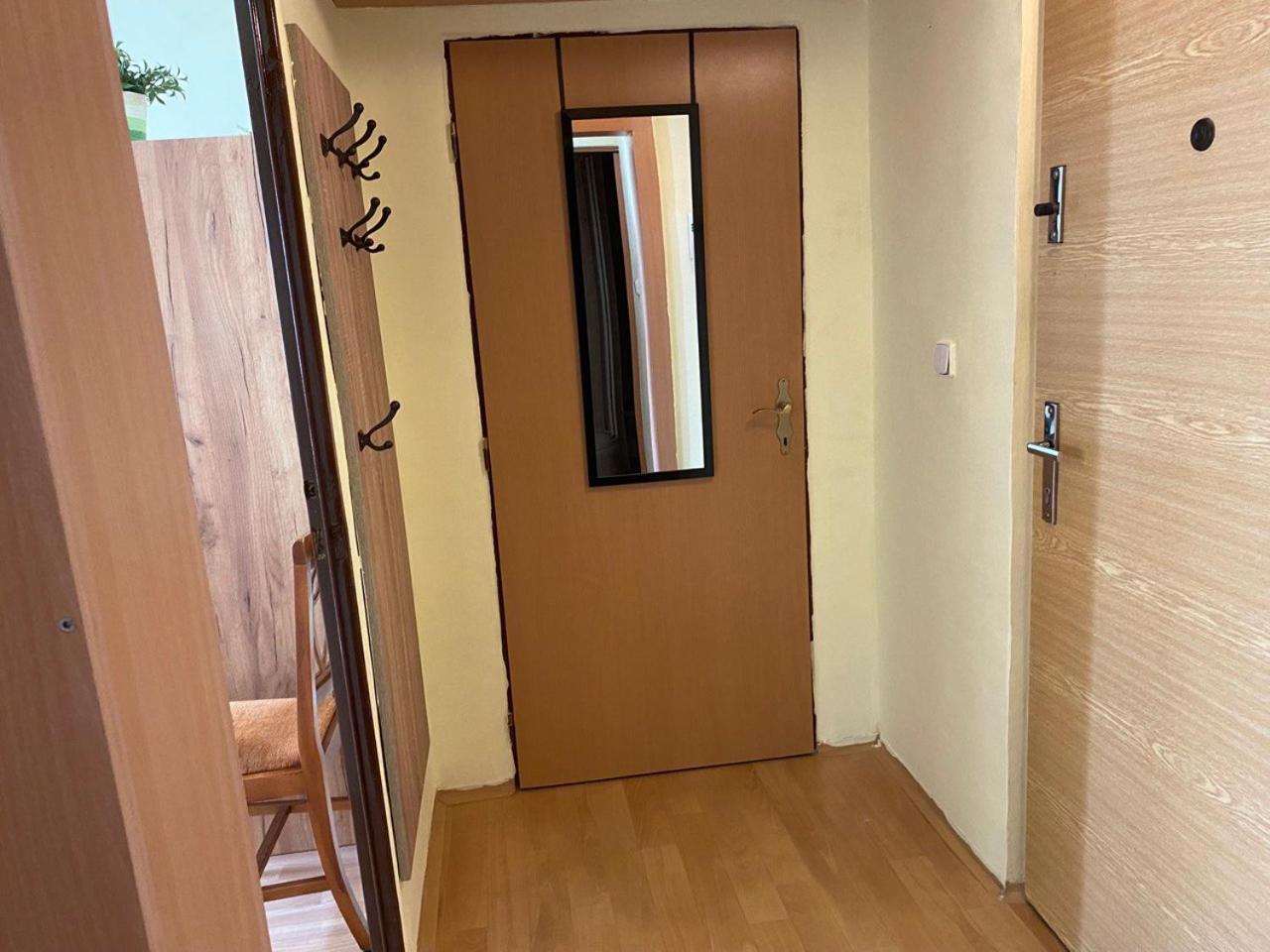 Apartmany 2Kk U Fakultni Nemocnice Volne Parkovani Градець-Кралове Екстер'єр фото